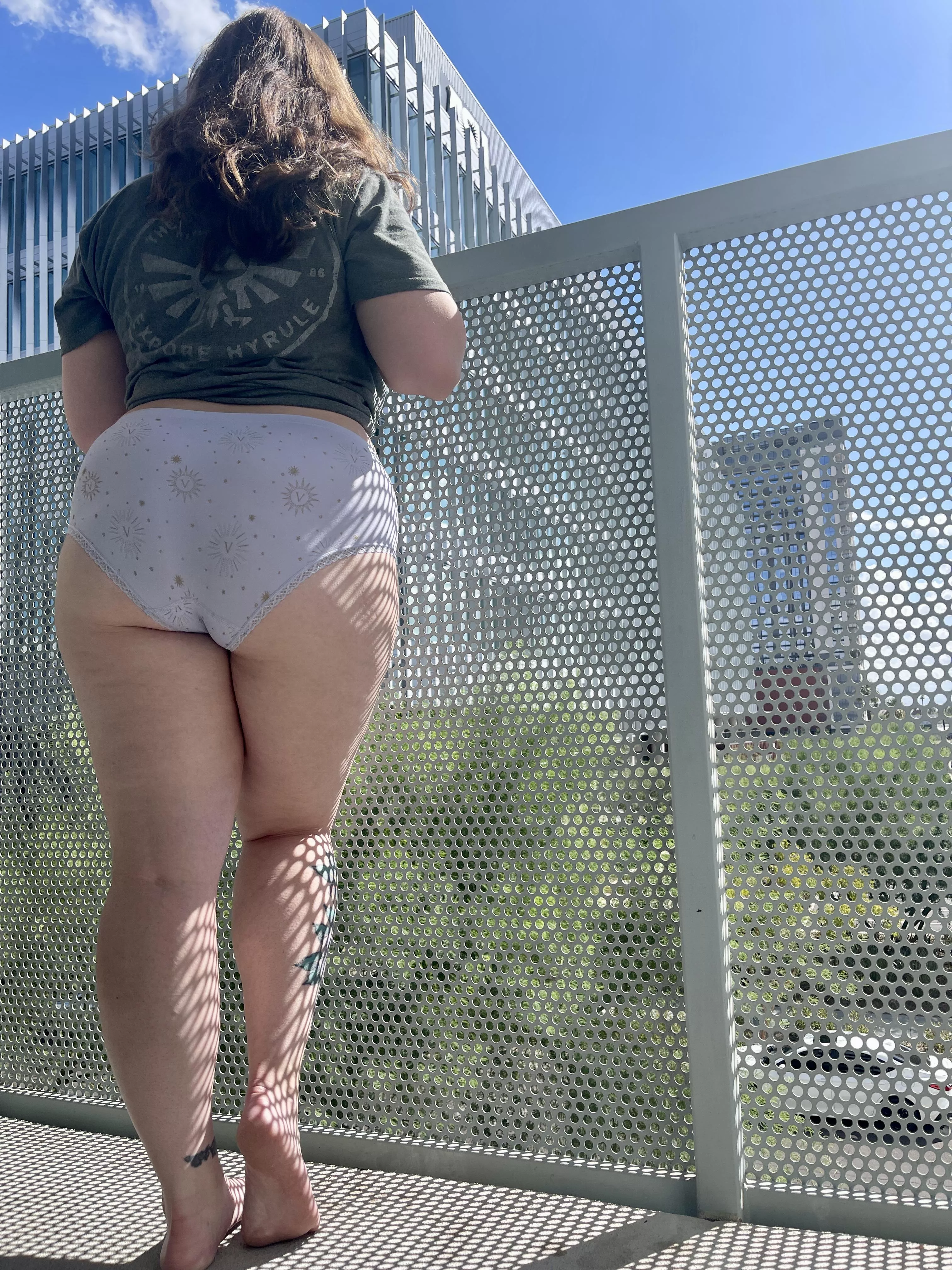 I like giving the neighbors a show 😘  posted by acouplepairs