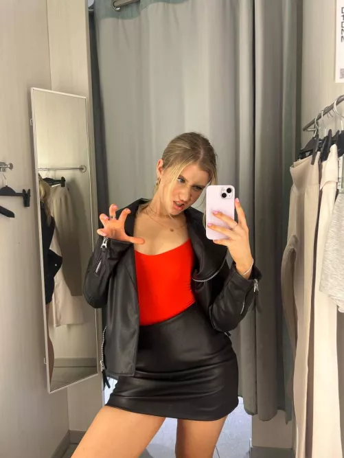 Me and You In a changing room no condom what a mess we would make together by GracefulCharm