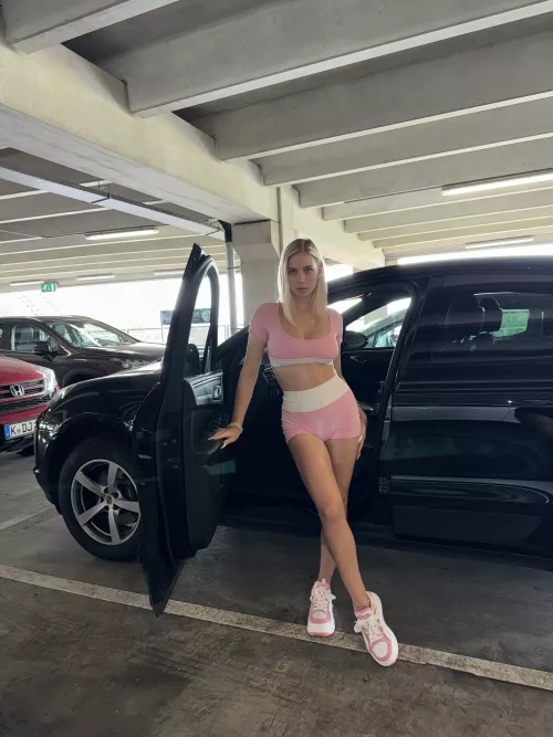 Need a rating from 1-10 real quick, 21F by GlitteryGrace19