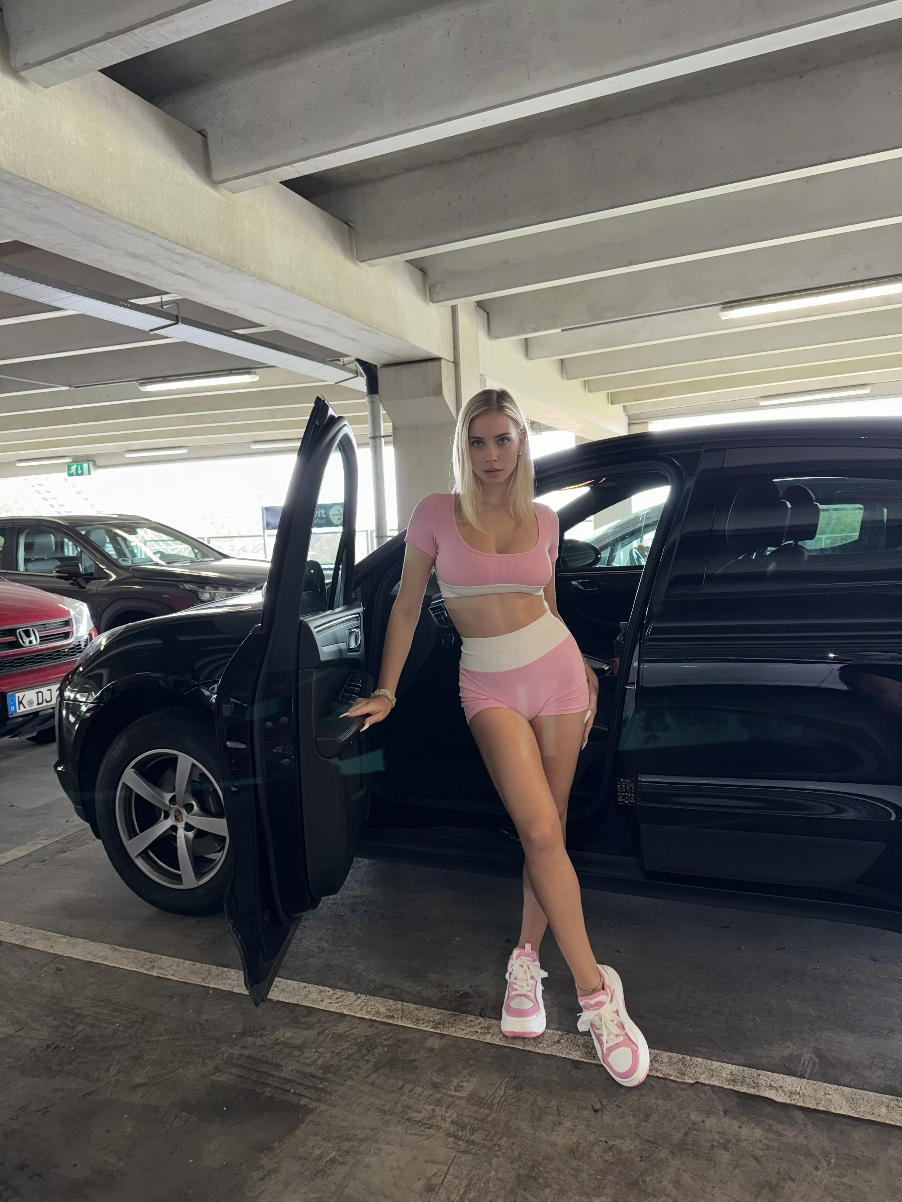 Need a rating from 1-10 real quick, 21F posted by GlitteryGrace19