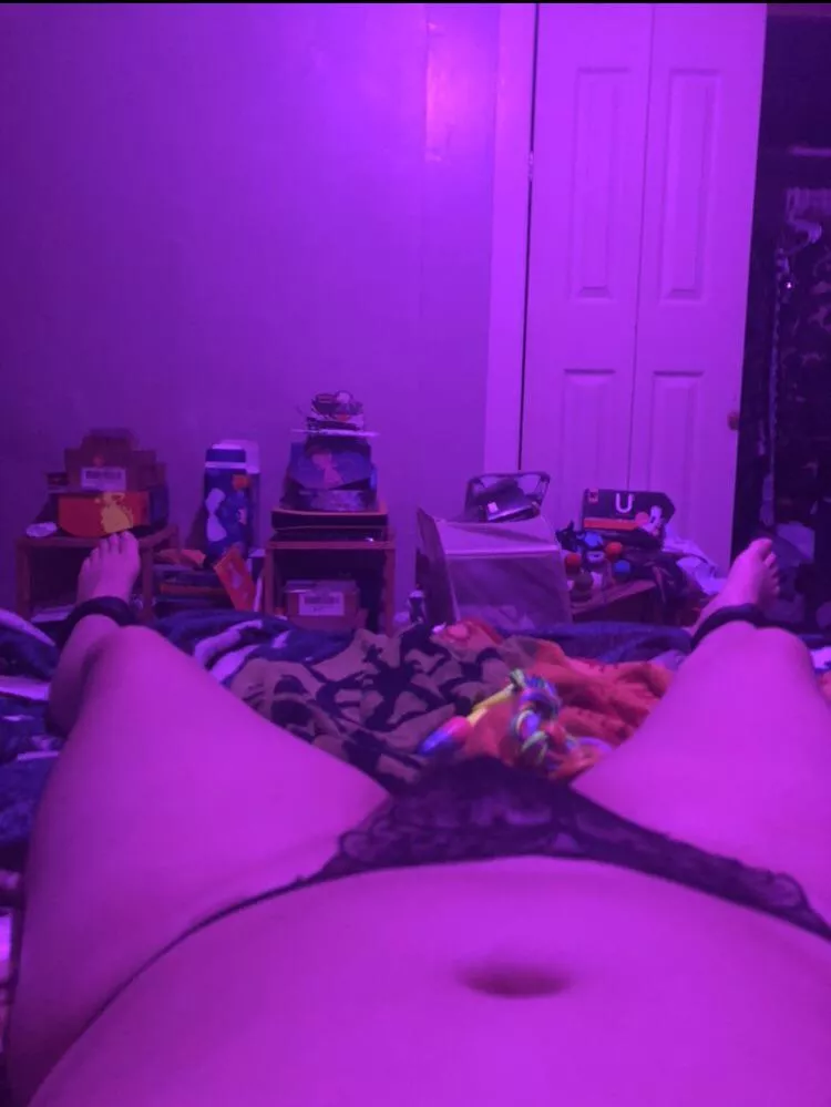 Spread eagle..at the mercy of my bf posted by Minyumenu