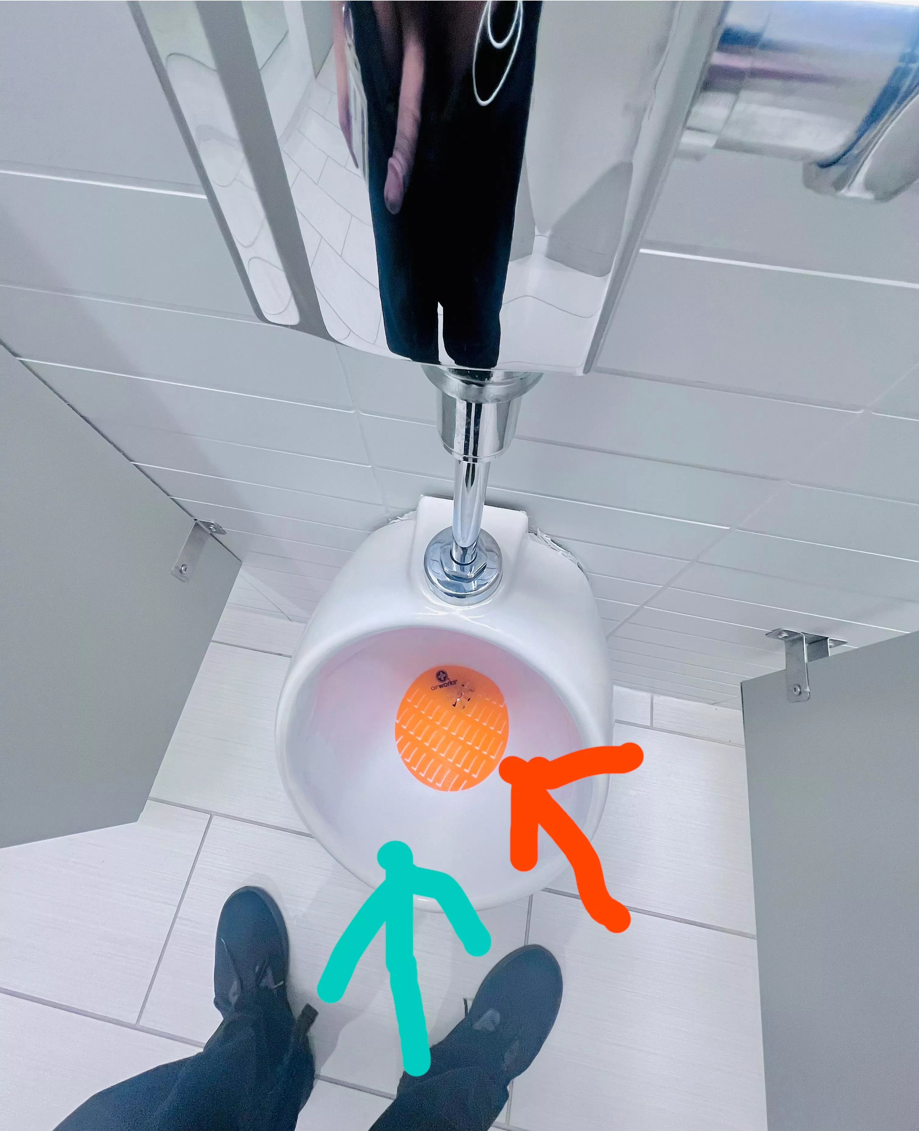 When you guy pee do you aim for the white part ? Or the little thingy at the bottom ?👀 posted by KurlyCaraMia