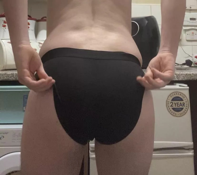 Who likes  posted by poopiebreifs