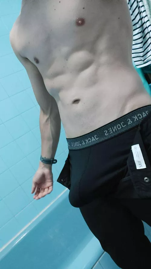 Bursting out of my pants (M23) by TroiterUk