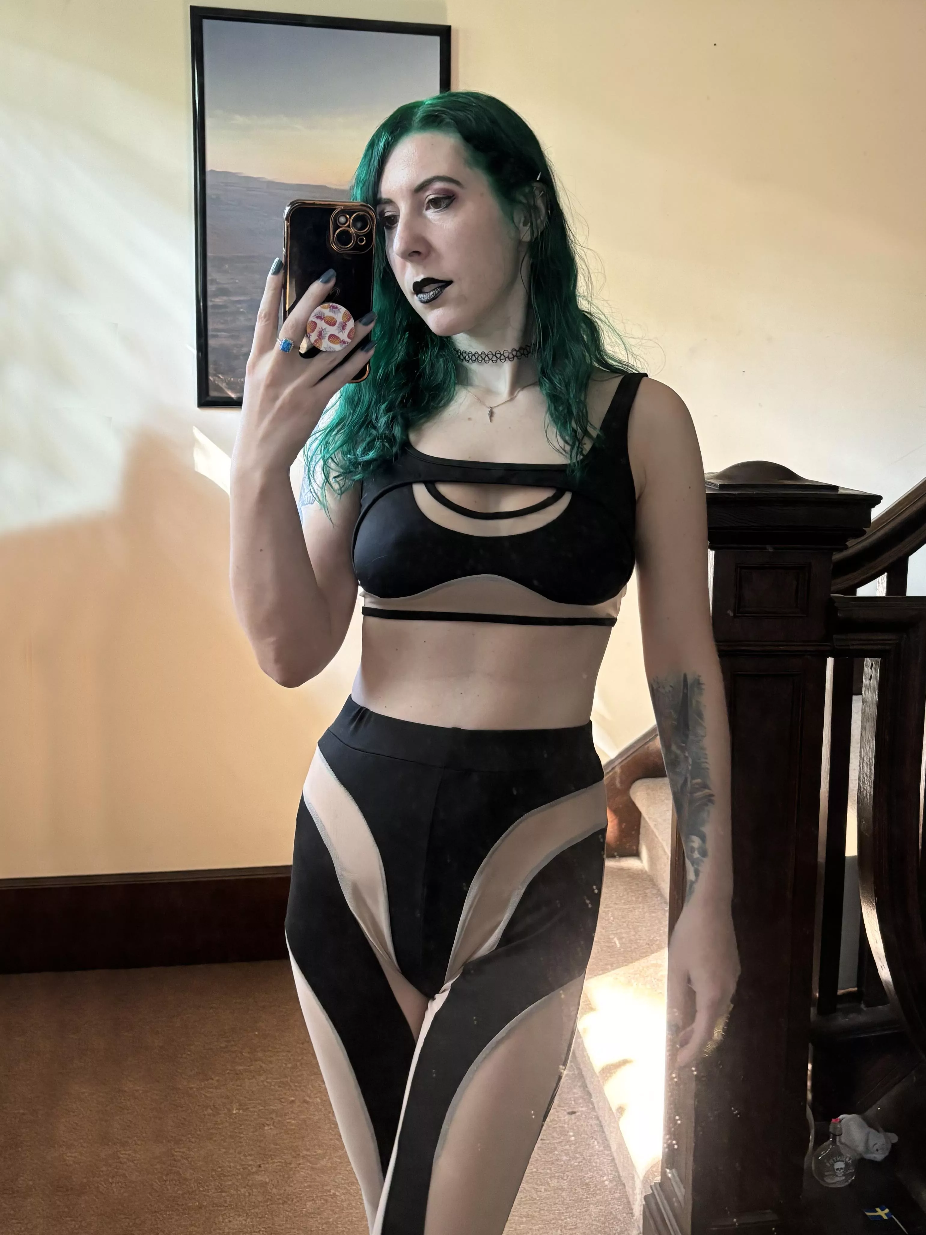 Cut out fit posted by sirenskiss3