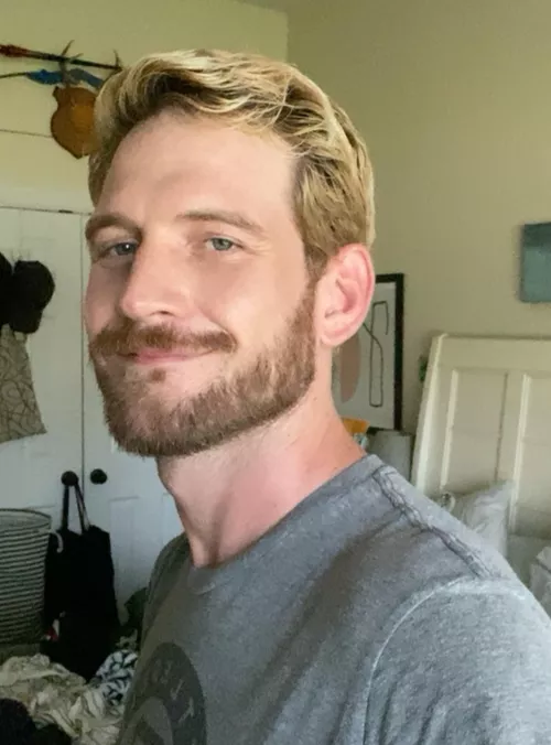 Did you know that the fastest growing nail is the middle finger? by HolidayFun3617