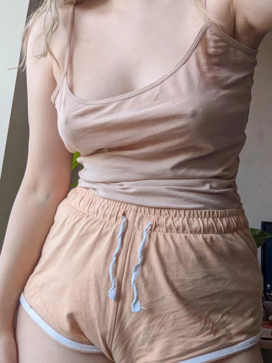 Enjoy my no bra day posted by pixiiie_chloe