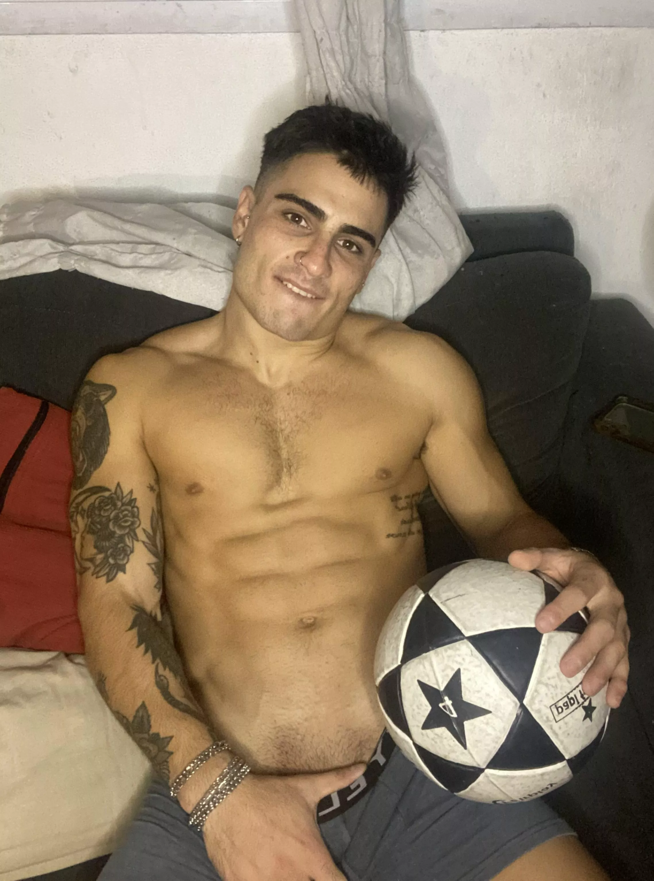 Feeling hot and sweaty after practice, want to help me? posted by KingOliverXOXO