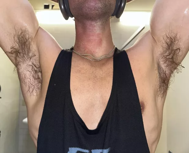 Guess who’s back ;) by Gromlys