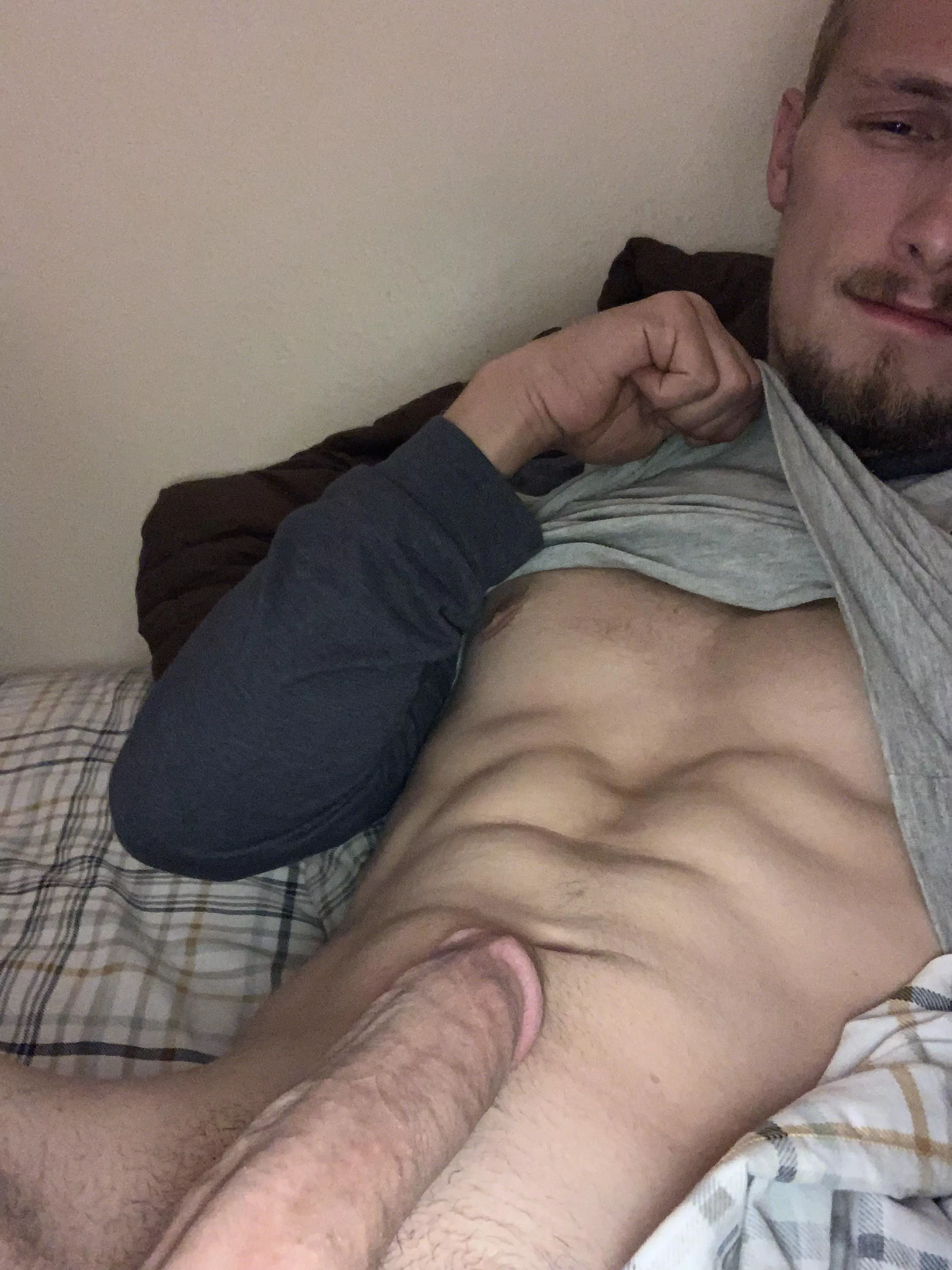 Horny tonight, anyone want to play👀 posted by gmoney120
