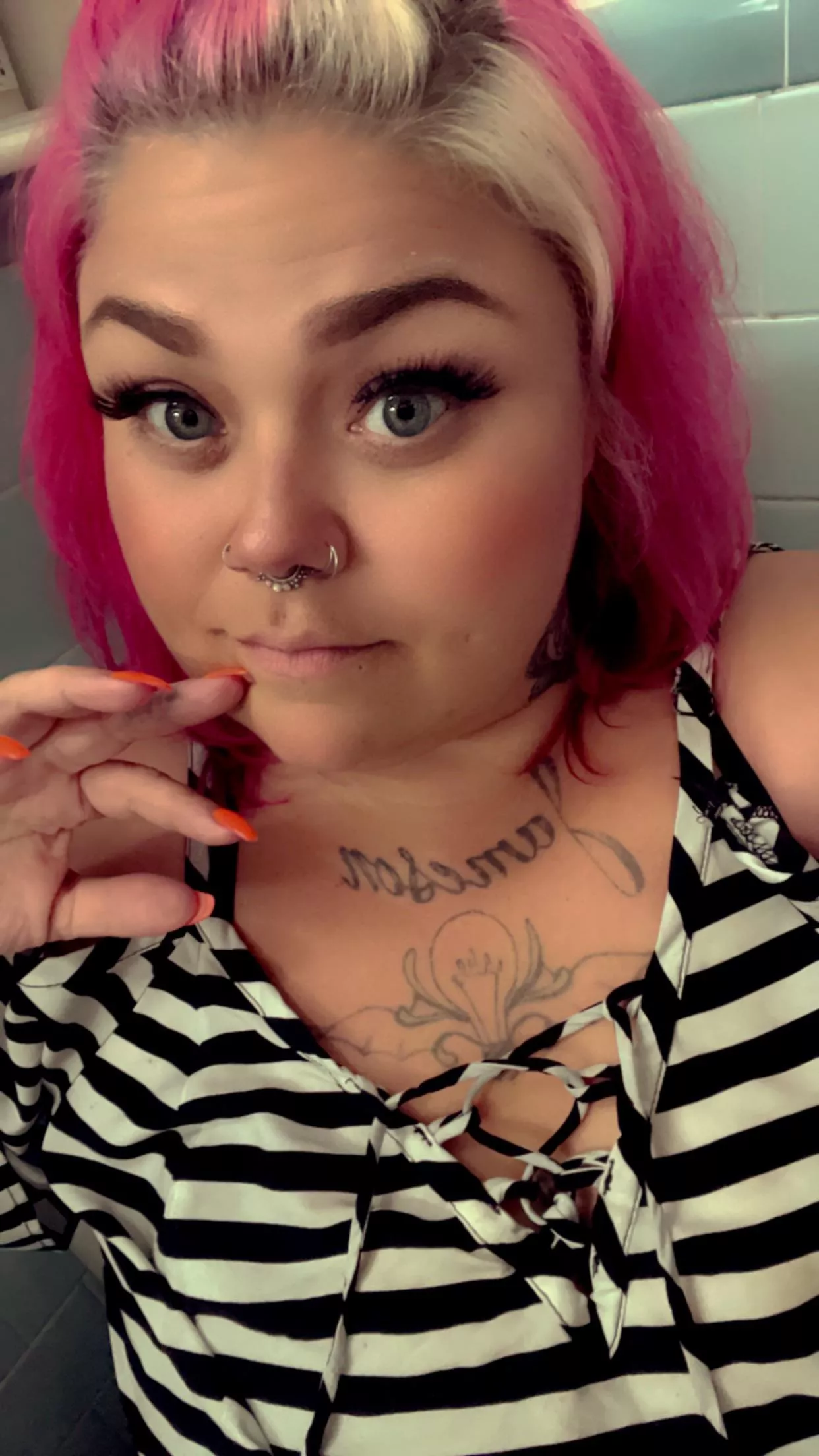 Just a little post work selfie ☺️ posted by Hollywoodhavoc757