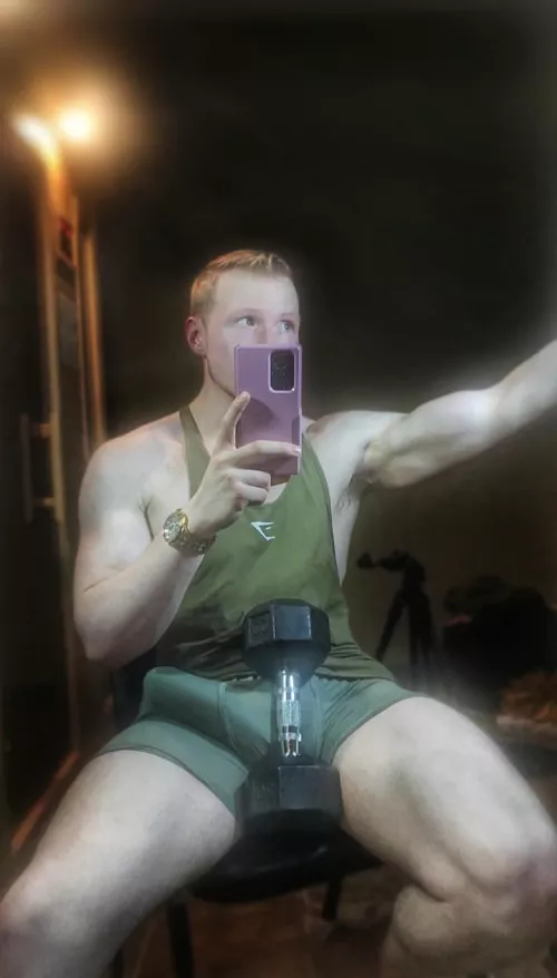 My bulge might be heavier then the weight... I'll use your hole to release this load. by gymbruhhhhh