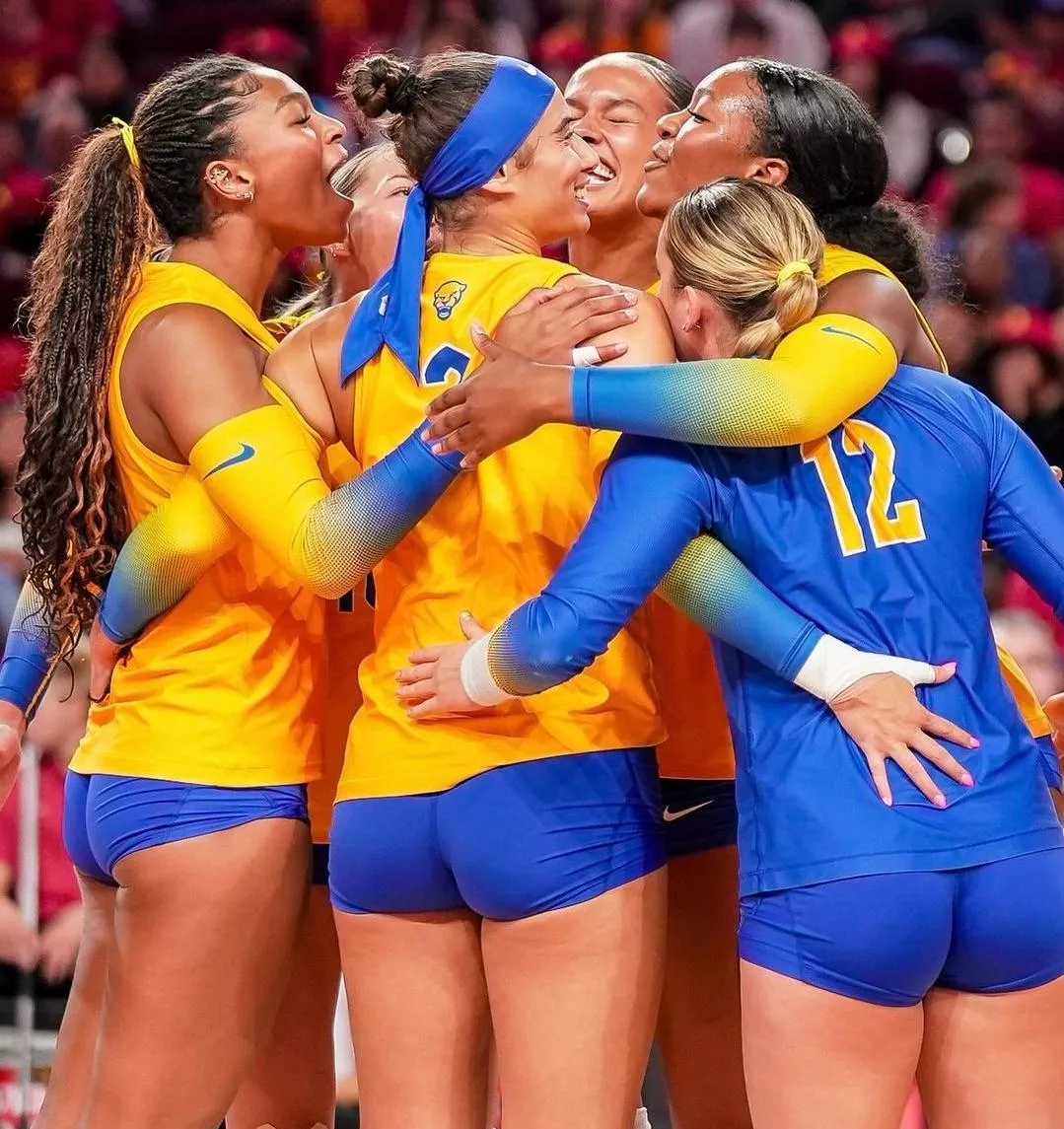 Pittsburgh team huddle posted by dmme2471