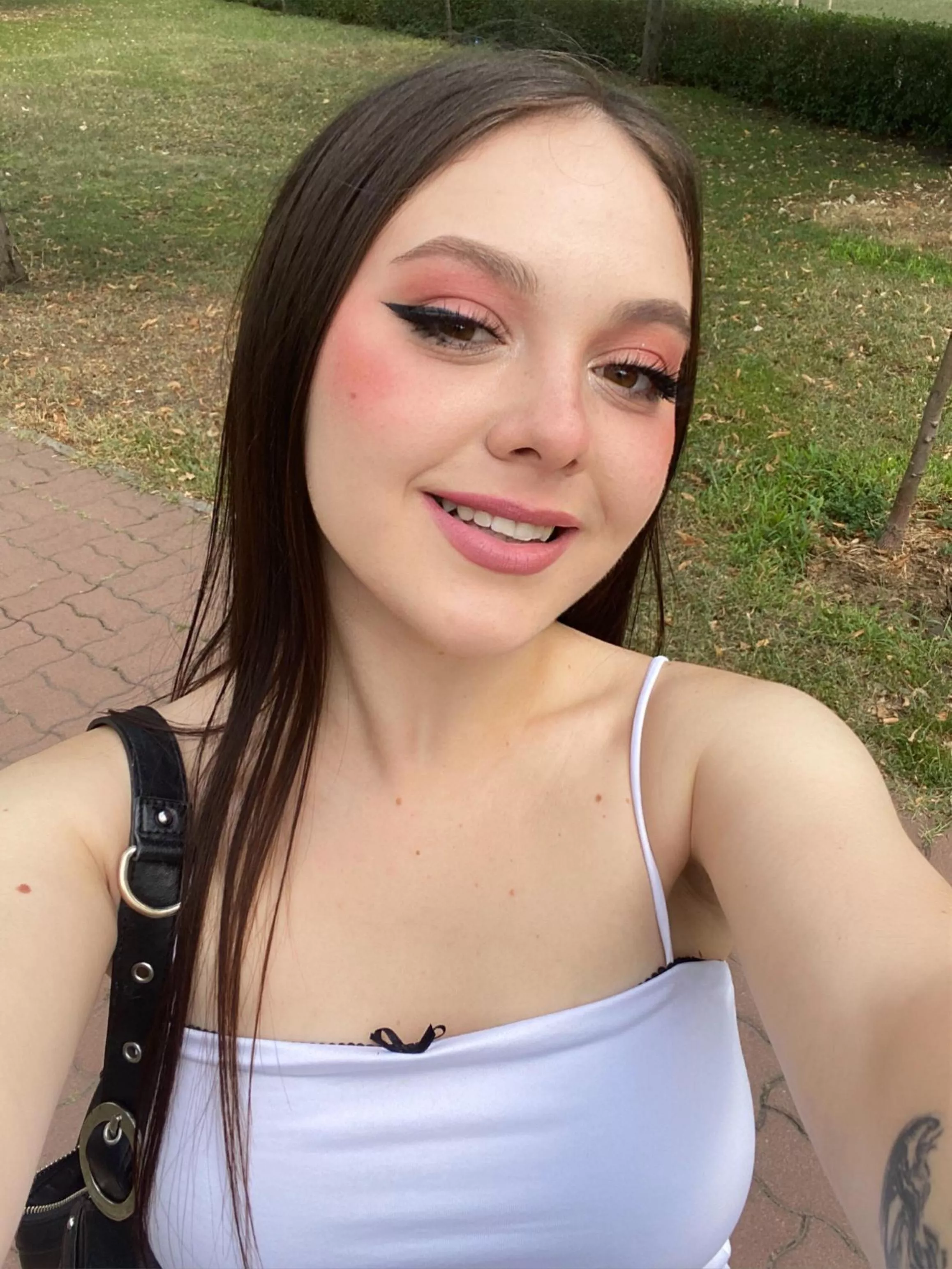 Smile back, you will feel better  posted by jessicakexx