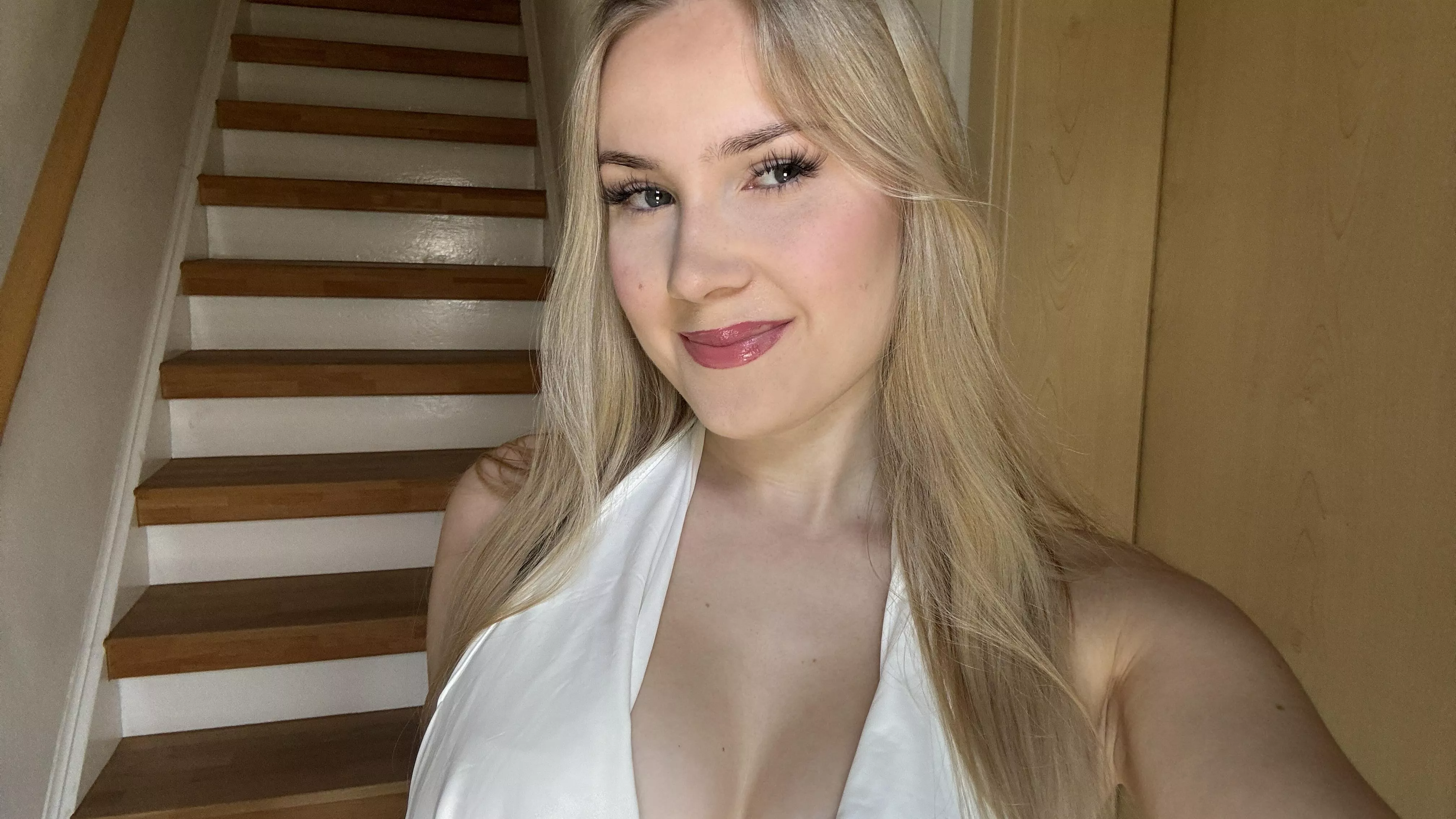 Smile back, you will feel better :) posted by kiaralhillxo