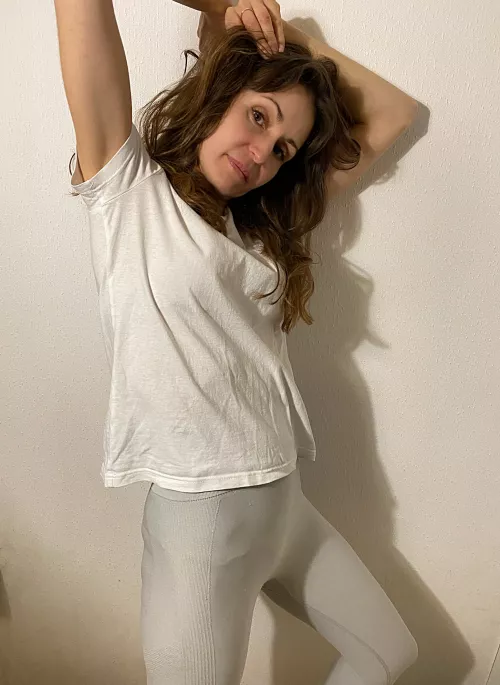 The color looks just great with all the white. by Viki_soul