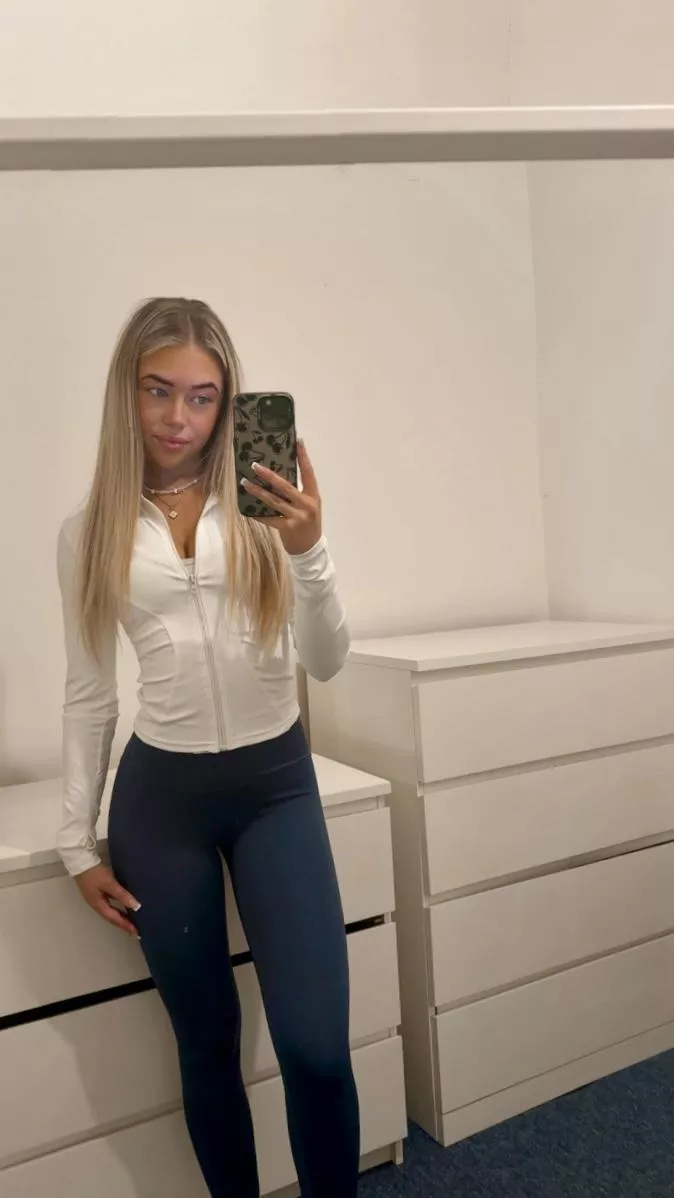 tight and ready to shine  posted by cherries_rain