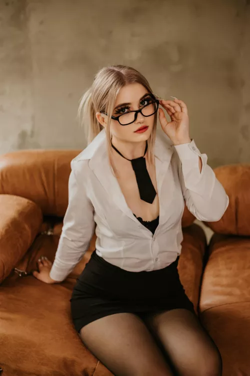 Would you bring a secretary like that to orgasm? by shaylabeexo