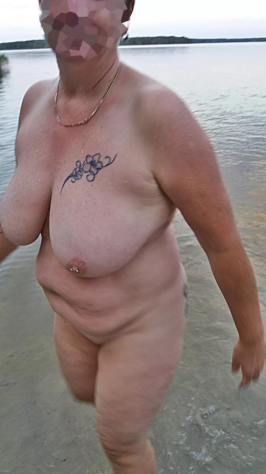 Would you like to go skinny dipping with me and rub cream on me afterwards? posted by Marion_43J