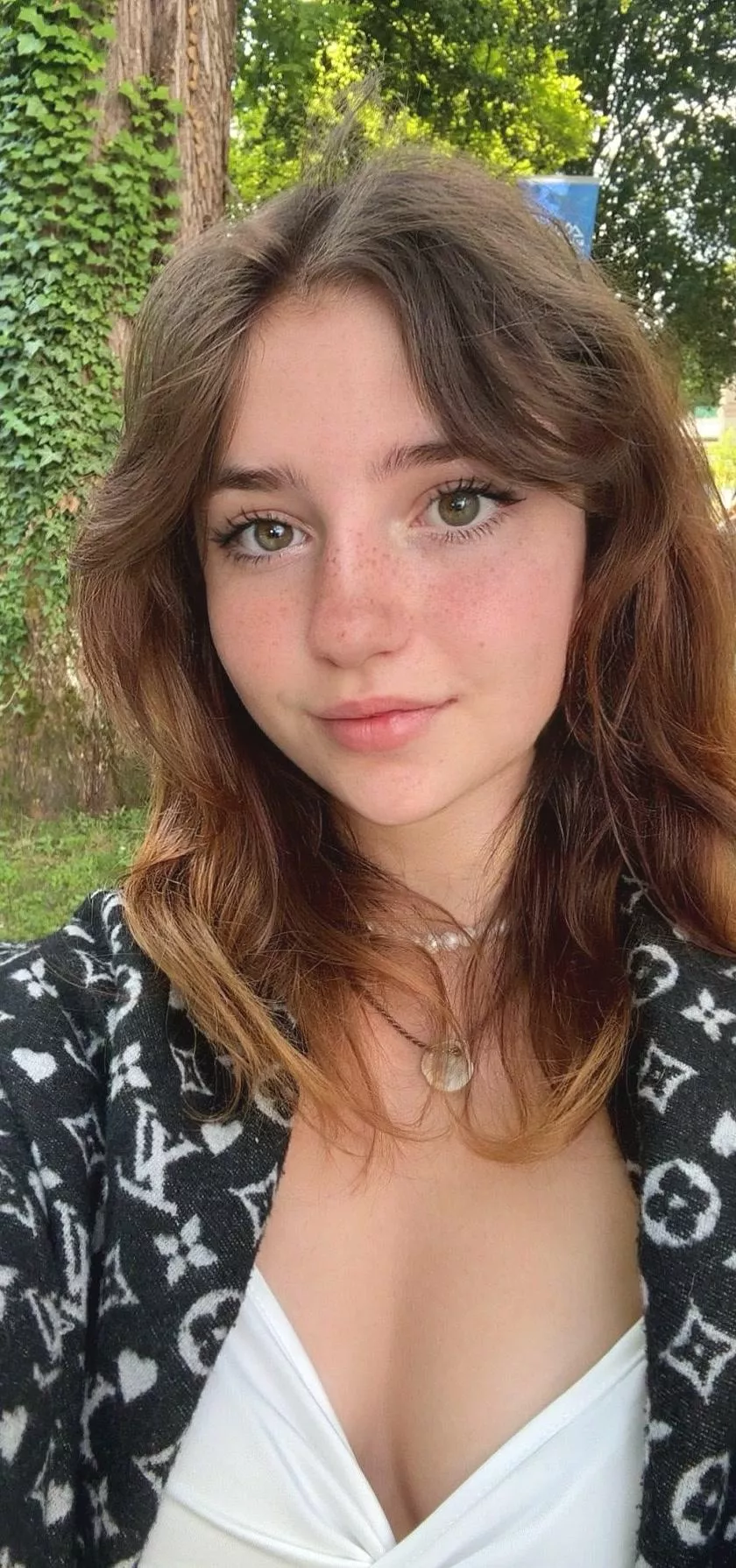 aiming to look classy and a baddie at the same time
 posted by EnchantingBreezex