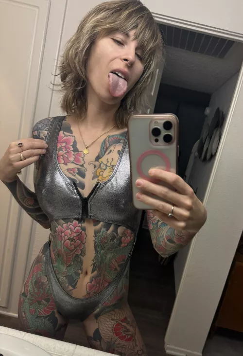 Got a new outfit  by kuzagirl