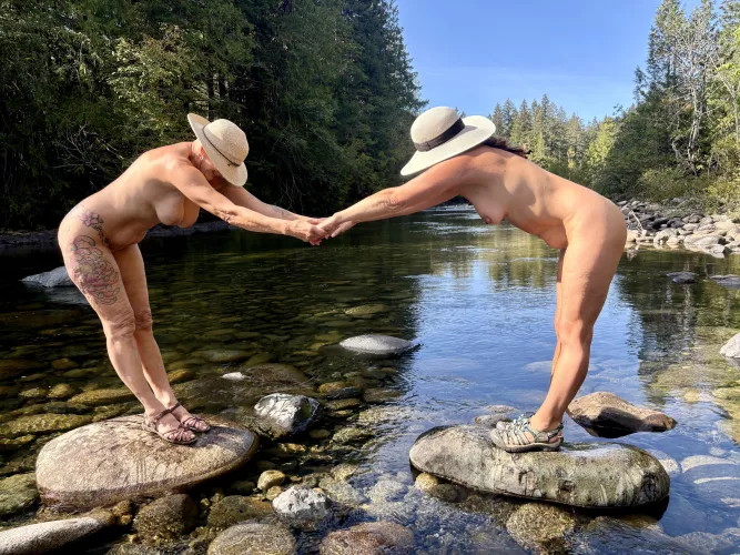 Hands across the water with u/BareLeiaRose  Jayde and Blooom share a NakedAdventures heart!  by Omg123456789012