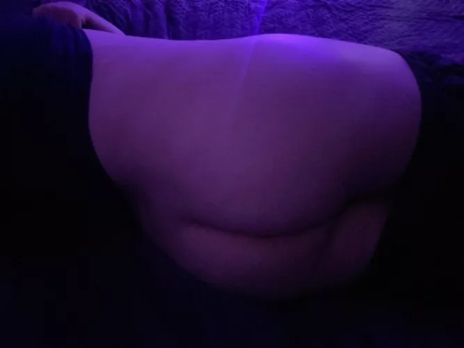 Hopefully I’m curvy enough by lumberg8274