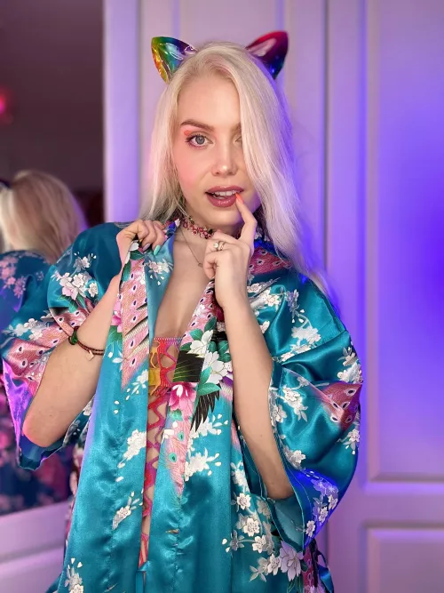 Shy Kitty  by ittybityprettykitty