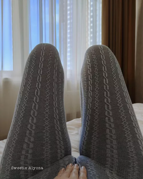 Very tight tights  by SweetieAlyona