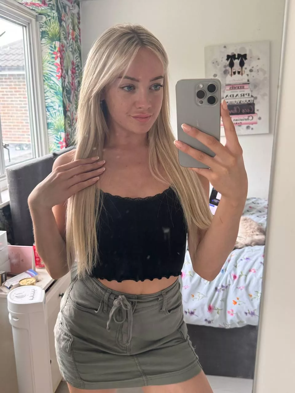 Wear something gorgeous posted by Scarletteee1