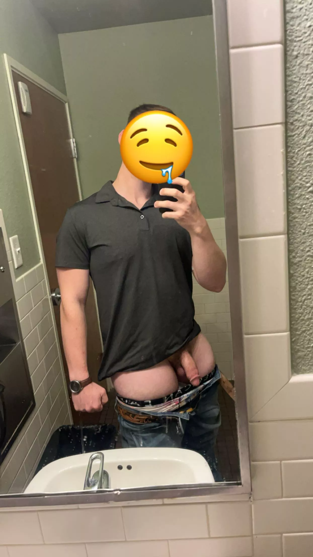 24 gooner dl jock. Need someone to use me at work.  Looking to goon and nut on live. Get in my brain bro. Face++ doms++ tops hmu ,👻tristan_j3 posted by Easy-Strawberry-9422