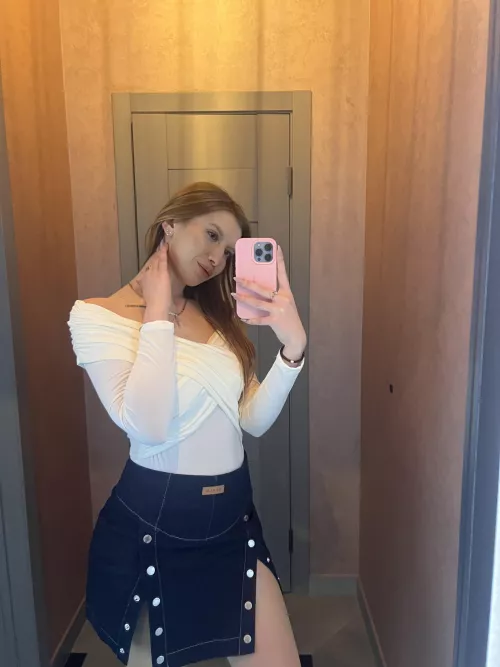 I like this college outfit by Babinhoe