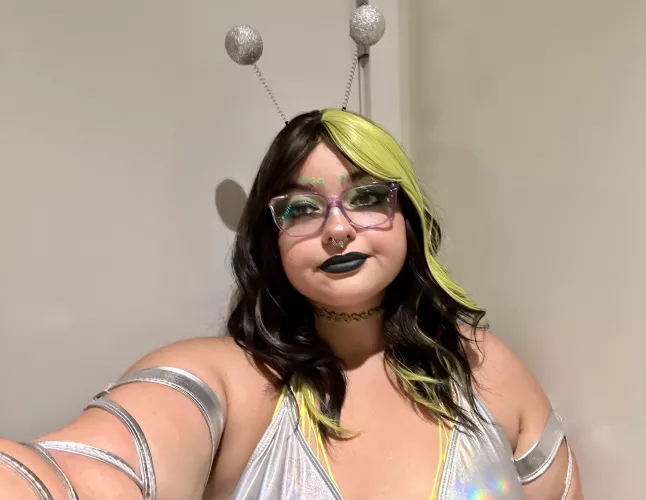 Take me to your leader 👽 by naughtycanadaa