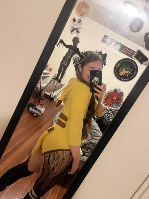 This cute kitty wants booty pats =^-^= by emostonerkitty