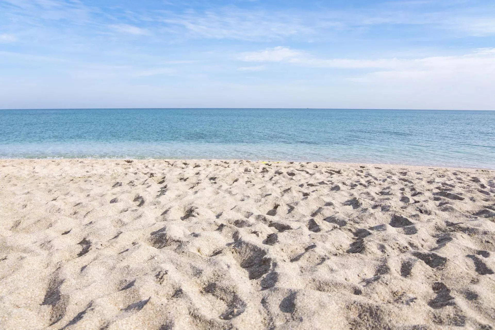 Warm golden sand posted by ert12tr