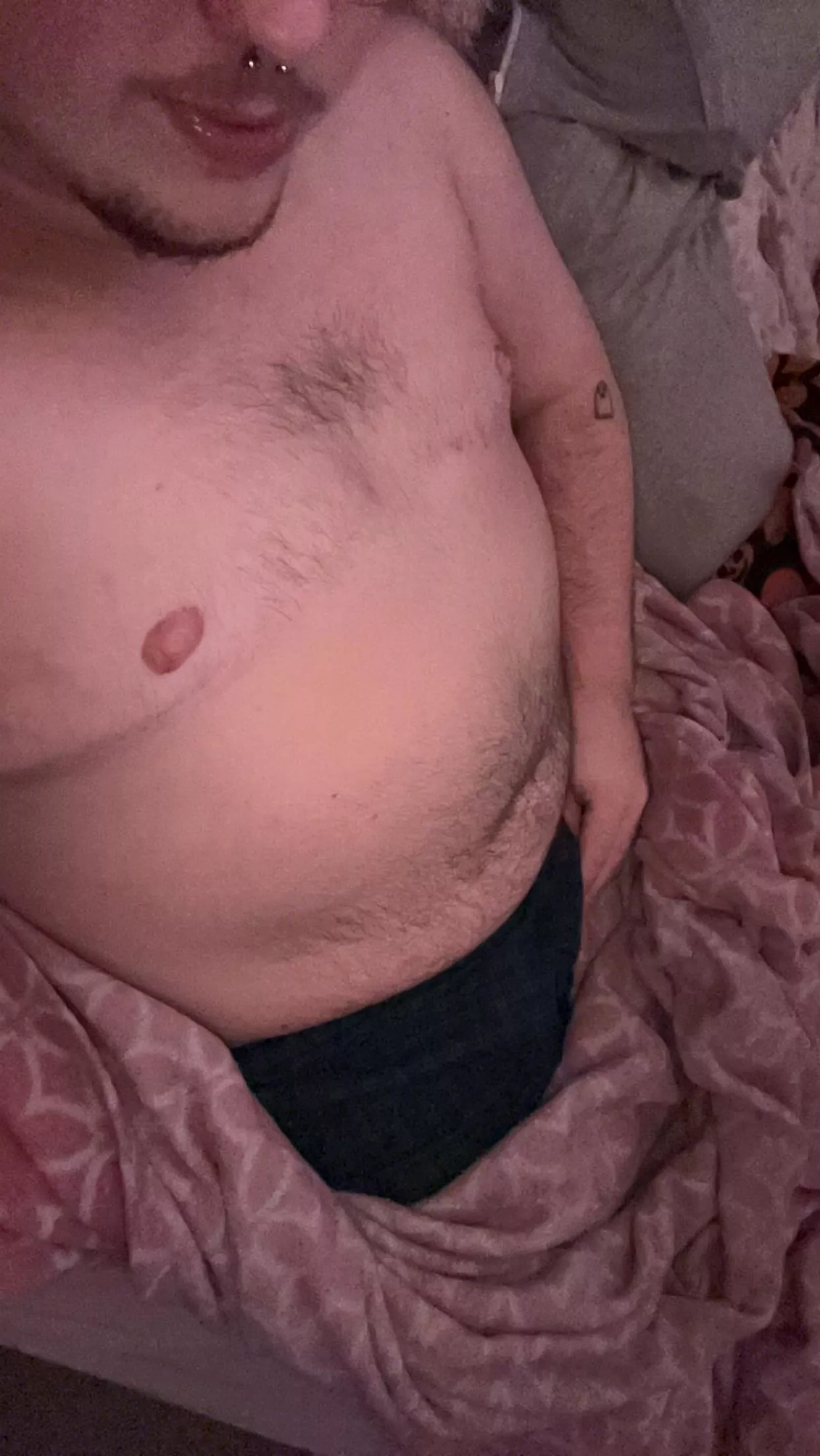 (27) hi there ☺️ posted by cuntyqueer