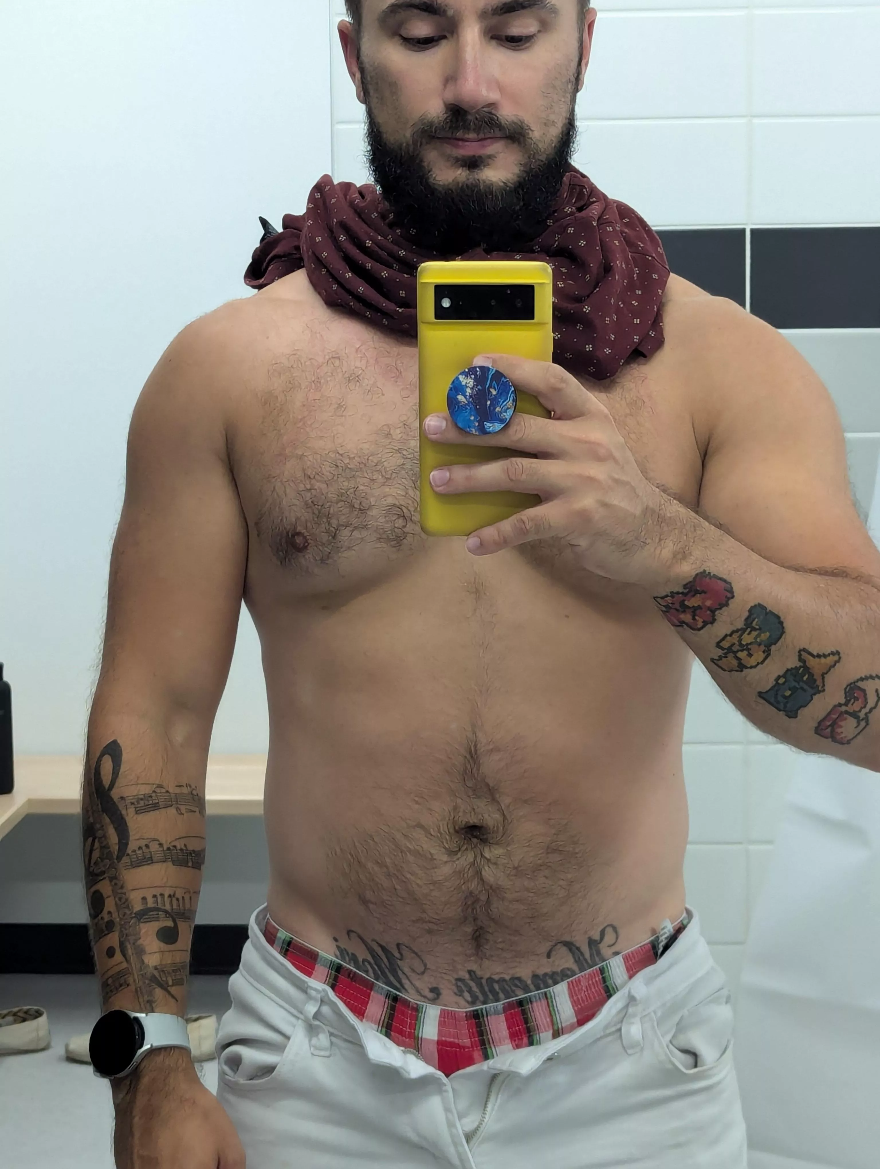 33 Dom looking for bros and subs. @doublej8056. Be over 25, masc, show face  posted by wearespaghett