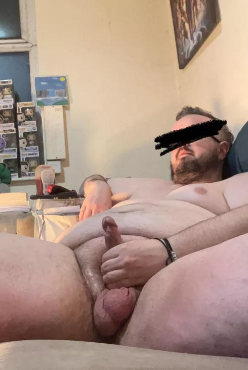 [40] Who wants to suck off an English chubby daddy? by Chris_of_House_White
