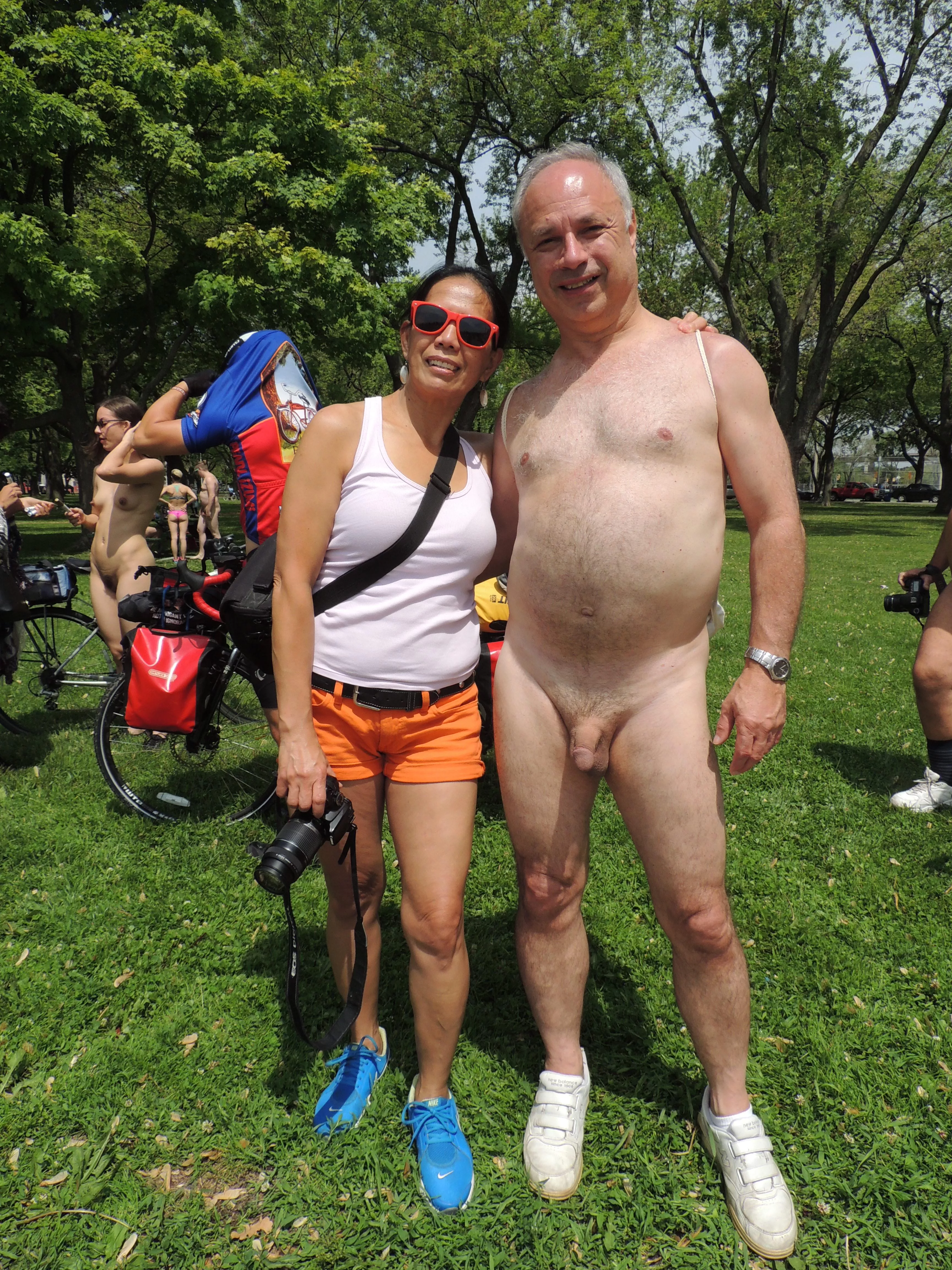 CFNM in public posted by birthdaysuit_m