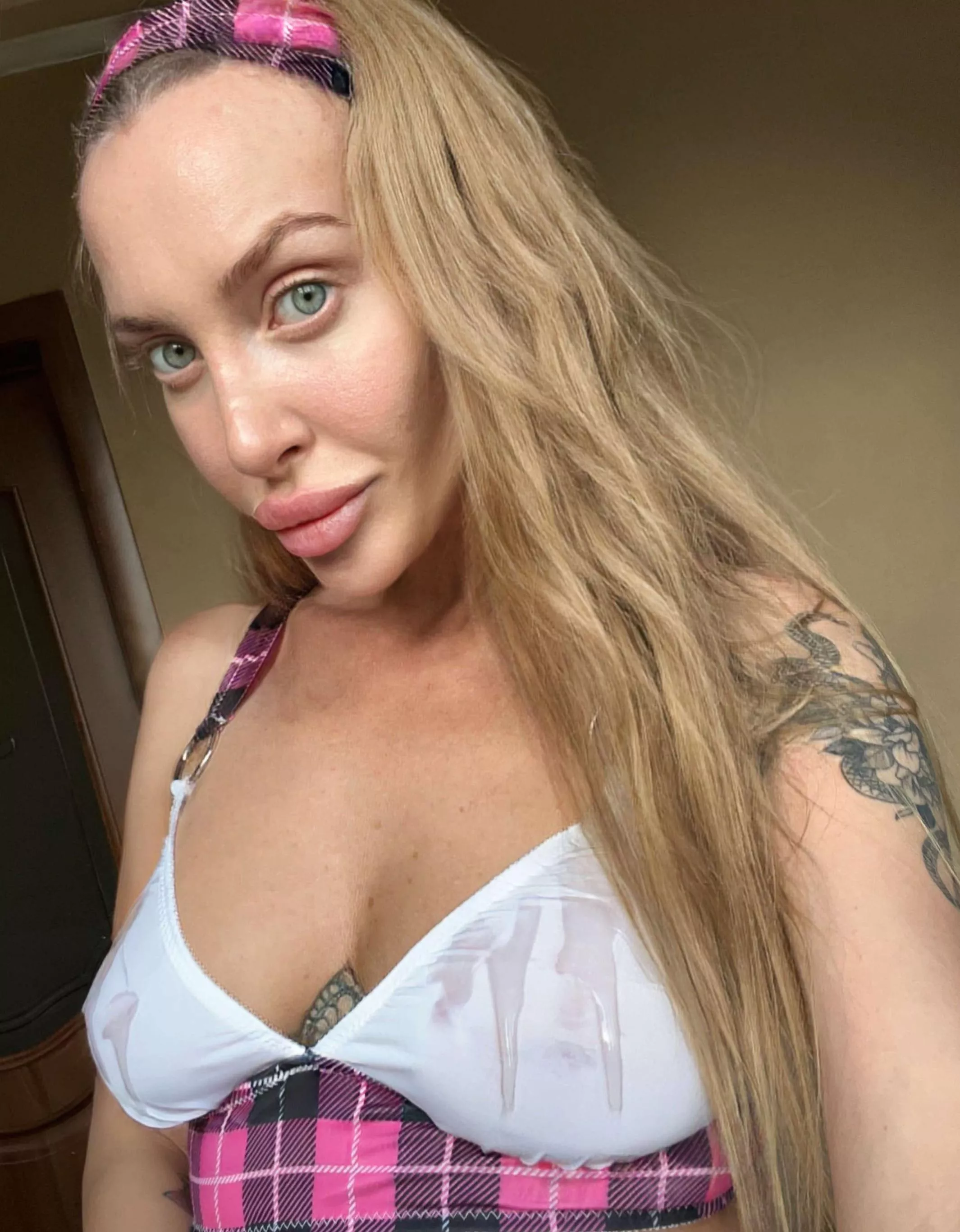 Just a fit girl taking fit selfies posted by BabySweetestt