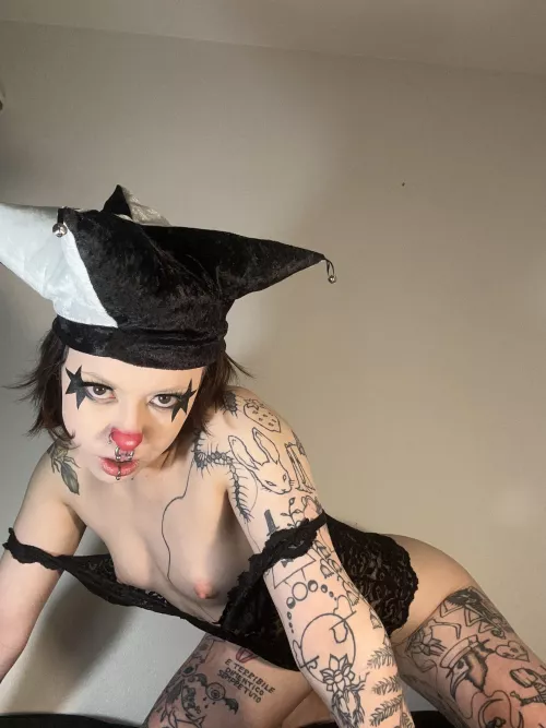 Little jester  by Pigeonrxt_21