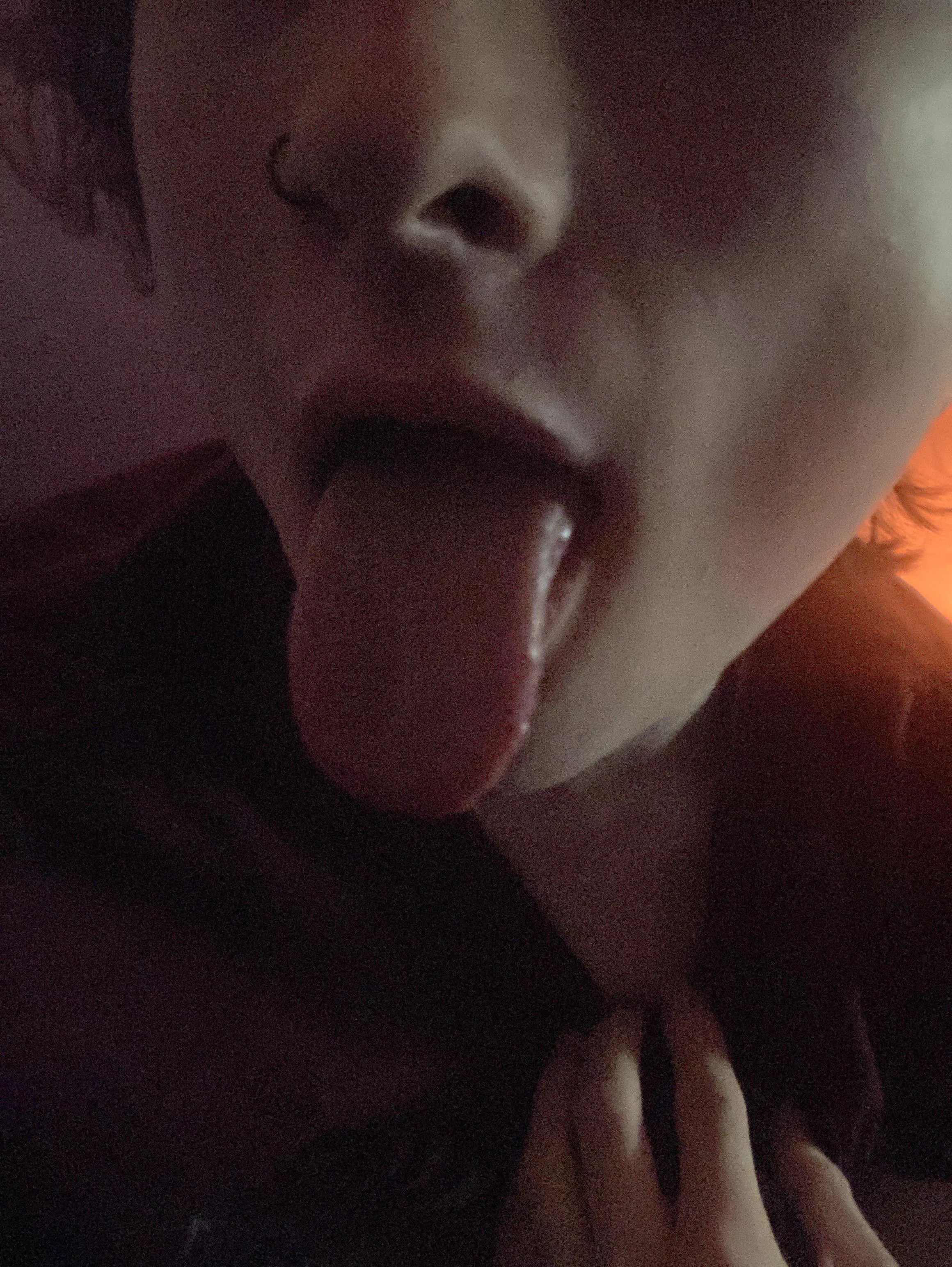 Looking for a handsome twink bottom 😉 come talk 😘 posted by theQueerExtrovert