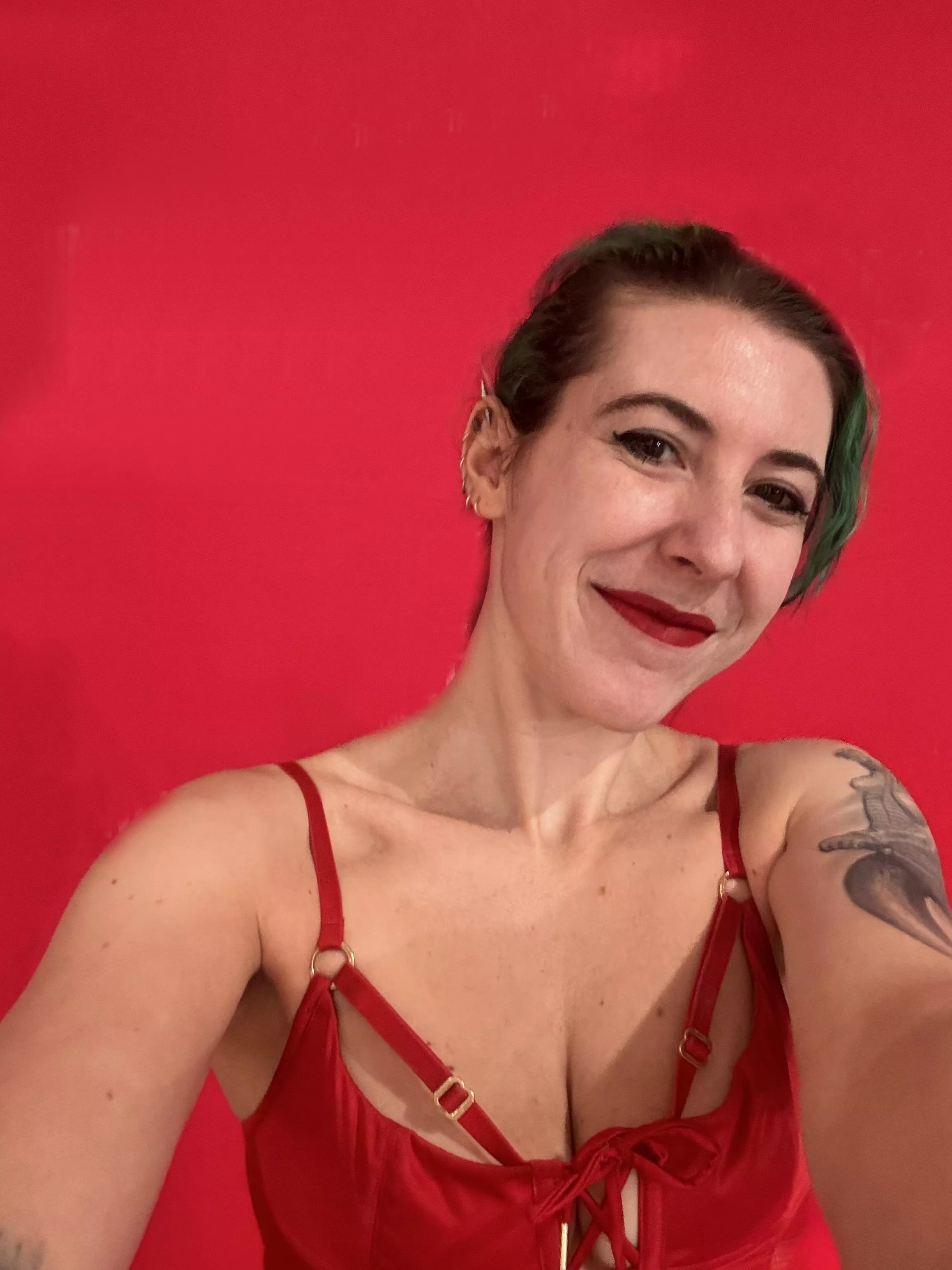 Pink smiles posted by sirenskiss3