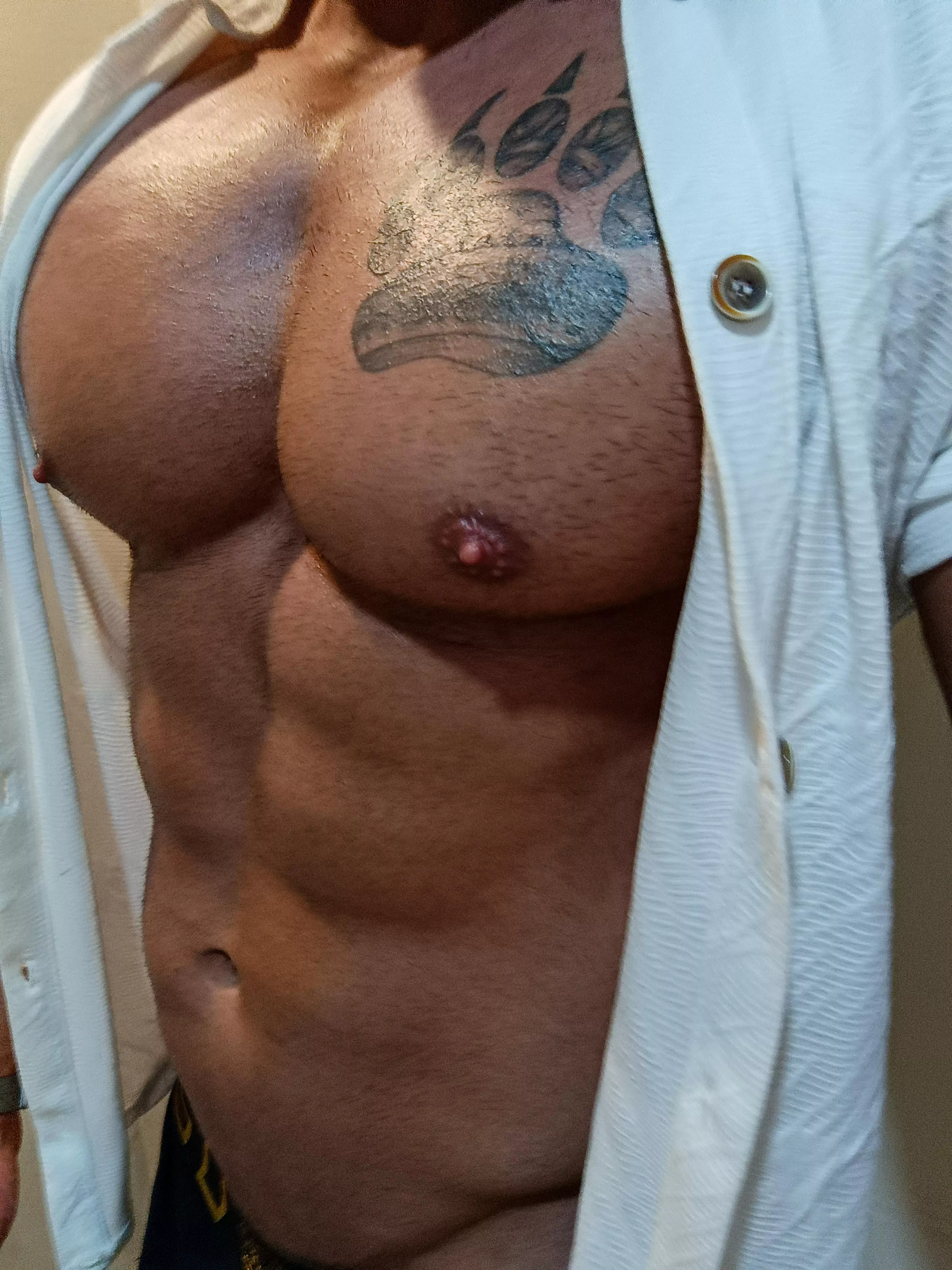 Undress me posted by muscletrunks