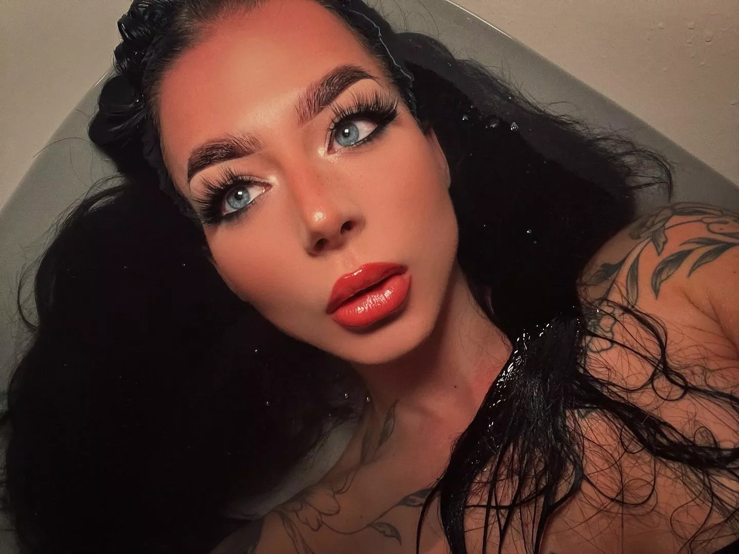 Waterproof  posted by deeeeeeeeeexo