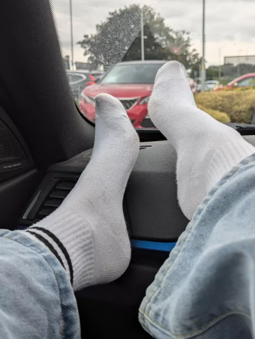 What would you do if you walked past my feet 🤔😘 by Emze_toes