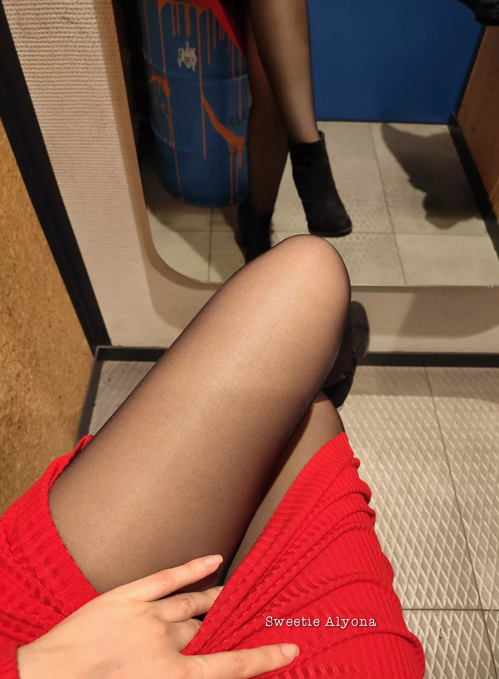 Black pantyhose  posted by SweetieAlyona