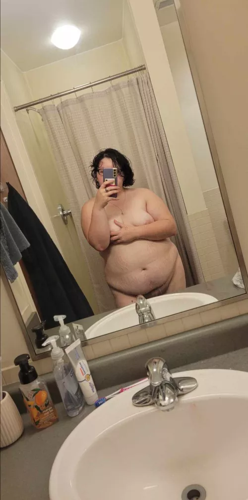 Chubby College Girl Fresh And Clean 🚿 by Moon_Sun_Stars27