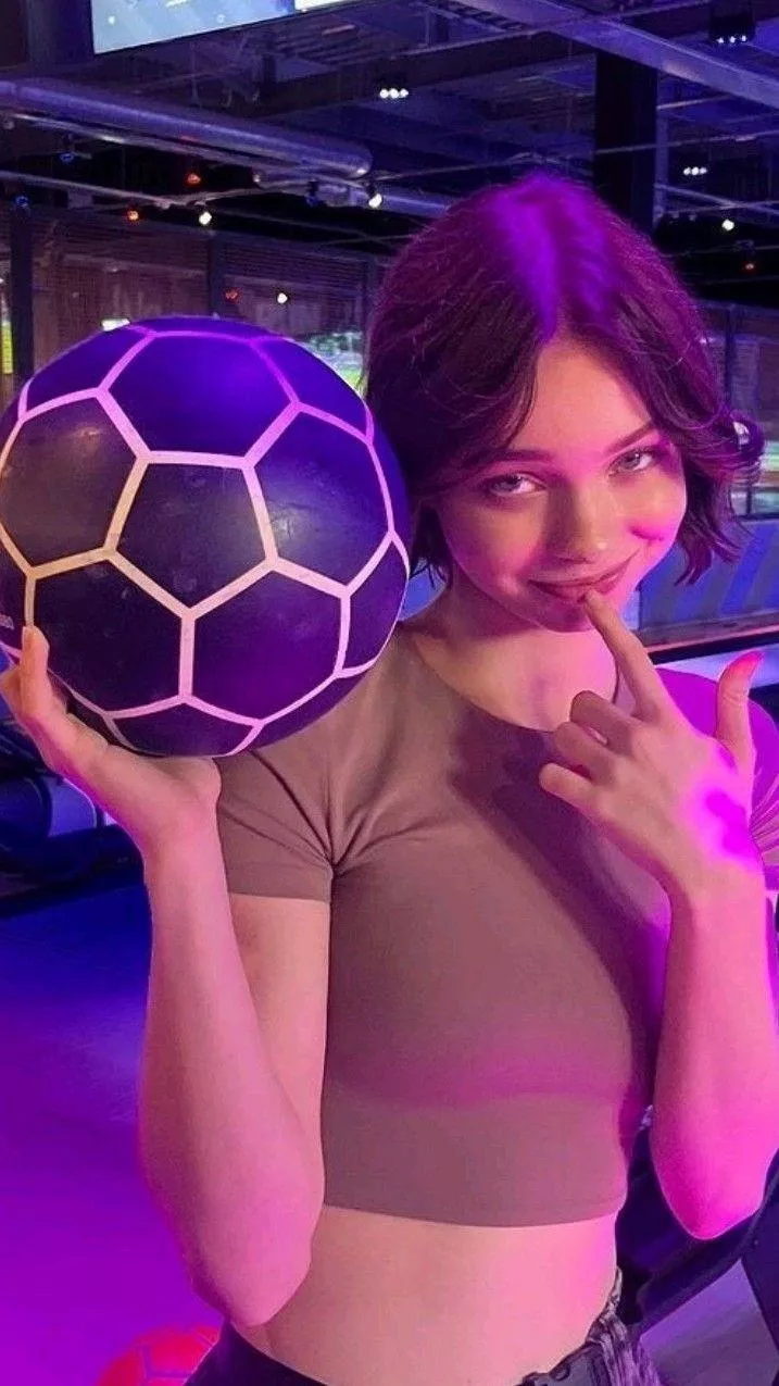 Emma Myers posted by Dull_Cheetah_7691