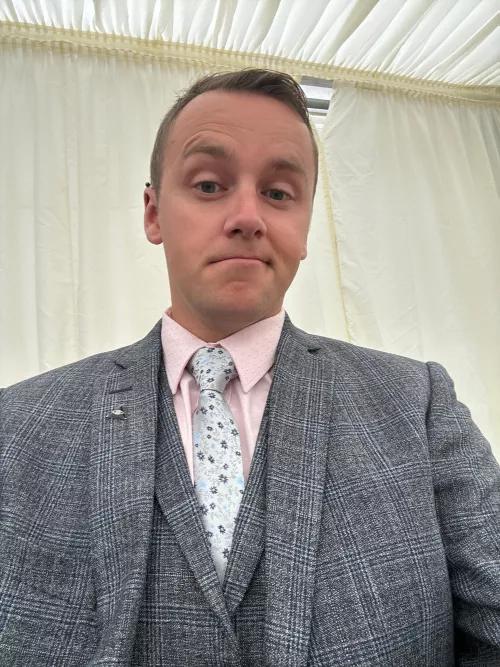 How do we feel about guys in suits? by Thatblokeingreen